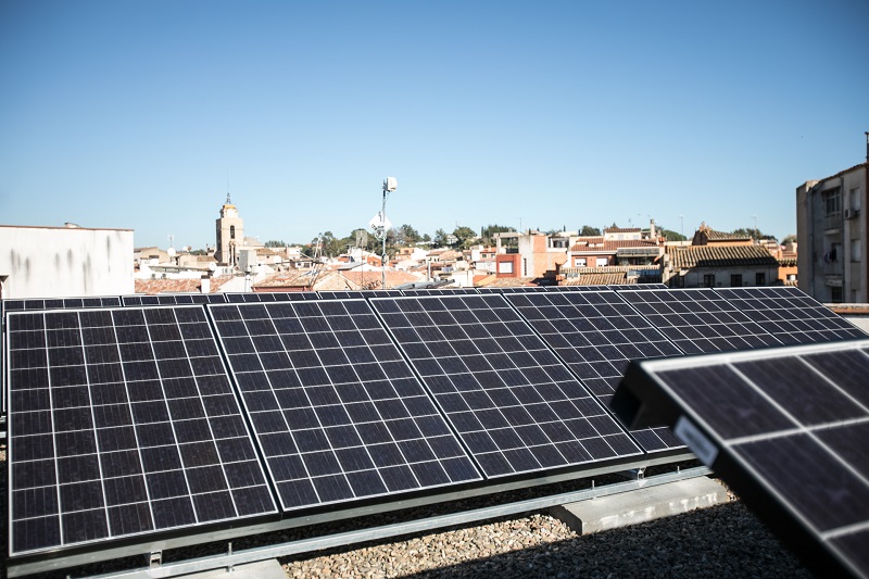 Santa Coloma de Farners fa la instal·lació de les plaques fotovoltaiques d’autoconsum en edificis públics 